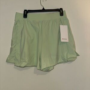 4” Stretch Woven Relaxed Fit high rise shorts Large